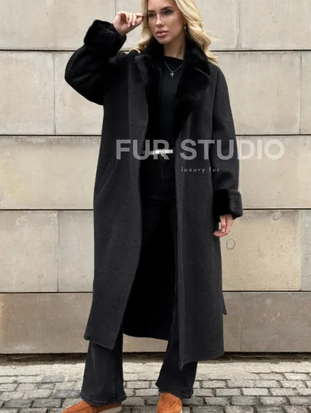 Женское демисезонное шерстяное пальто-халат с отделкой из меха норки - фото 4