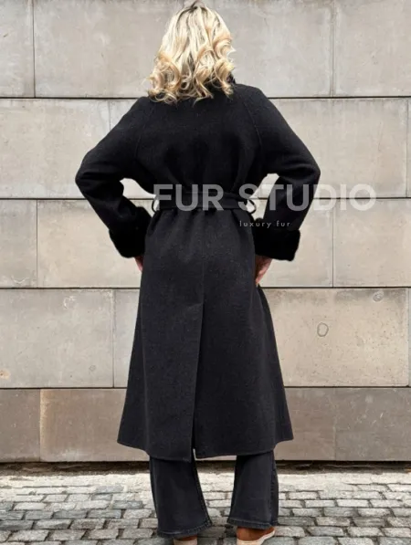 Женское демисезонное шерстяное пальто-халат с отделкой из меха норки - фото 8
