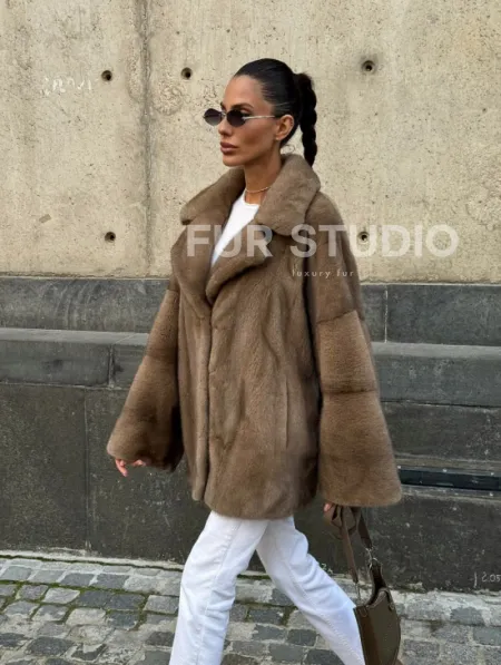 Норковый полушубок в пастельном оттенке - фото 9