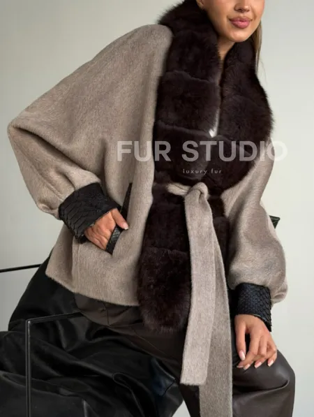 Пальто с мехом финского песца - фото 2