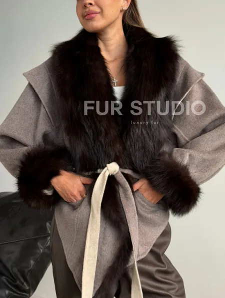Пальто с мехом фишера - фото 3