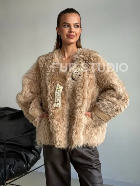 Короткая куртка из овчины - фото 6