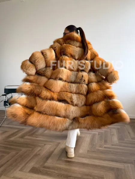 Шуба из меха огненной лисы - фото 11