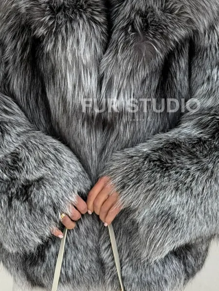 Полушубок из чернобурой лисы - фото 1