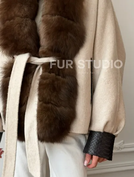 Женское шерстяное полупальто с мехом - фото 2