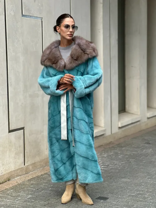 Удлиненная норковая шуба с капюшоном из меха куницы - цвет Тиффани - фото 10