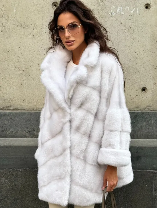 Светлый полушубок из натурального меха норки, английский воротник - фото 0