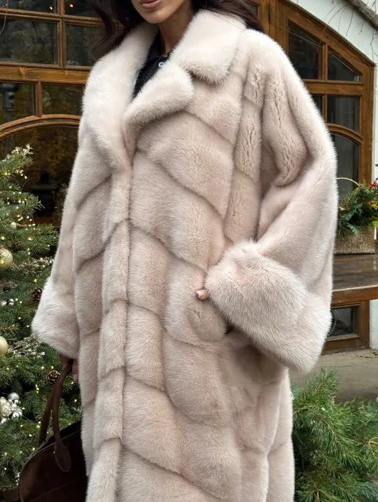 Шуба натуральная из меха аукционной норки в стиле «Oversize» - пудровая - фото 1
