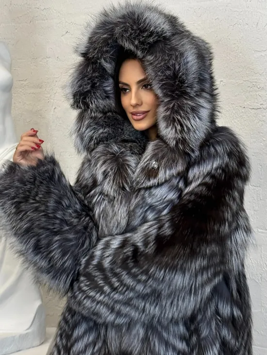 Длинная шуба с капюшоном из натуральной лисы Silver Fox Fur в росшив - фото 2