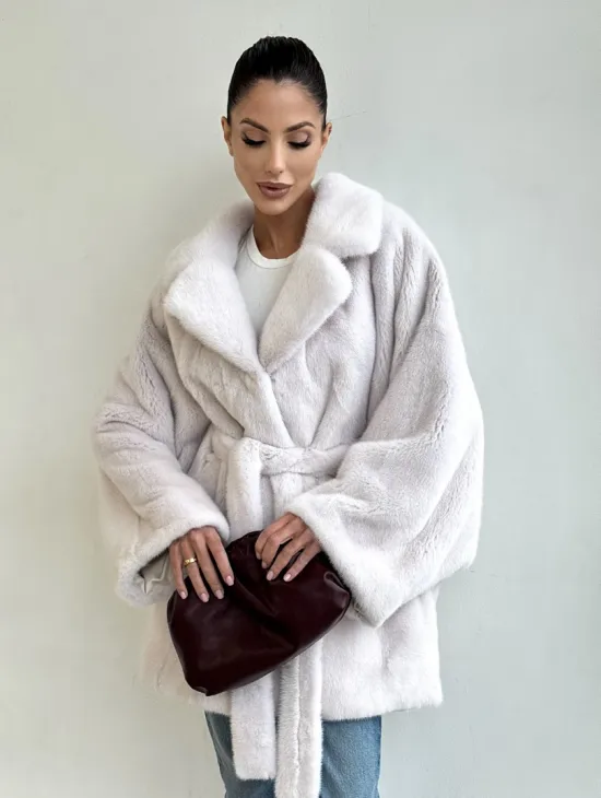 Premium шуба Летучая мышь из меха норки SAGA FURS с потайным меховым поясом - фото 10