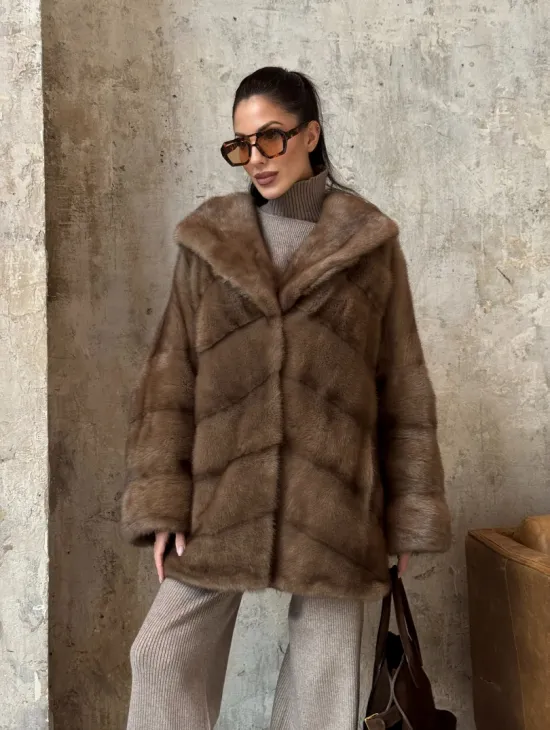 Укороченная норковая шуба с капюшоном из норки - фото 9