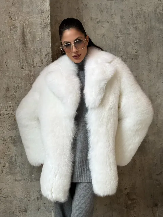 Шуба белого цвет из меха Финского песца - фото 6