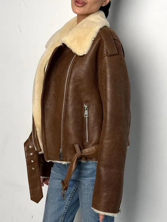 Короткая зимняя женская дубленка авиатор - фото 9