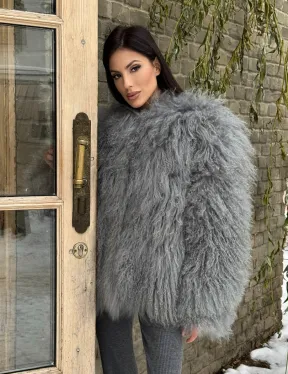 Шуба из меха ламы серого цвета - фото 9