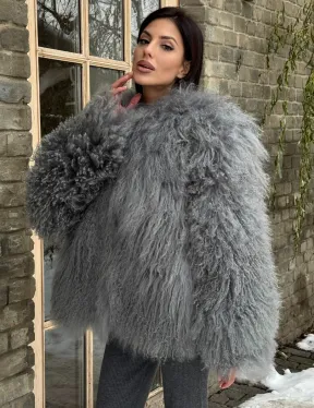 Шуба из меха ламы серого цвета - фото 5