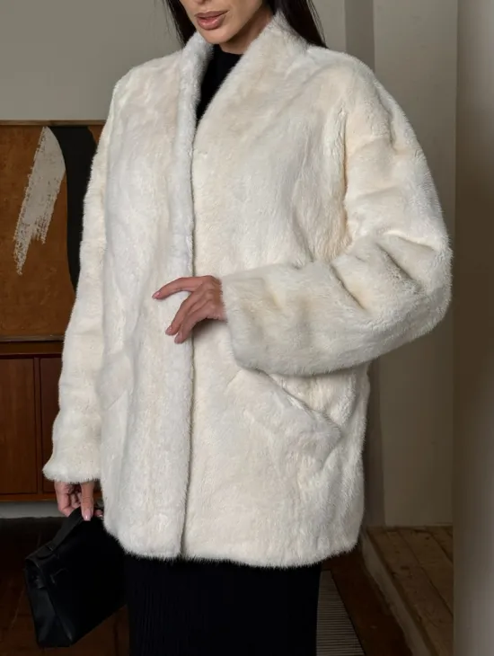 Светлый норковый полушубок жакет с V-образным воротником - фото 1