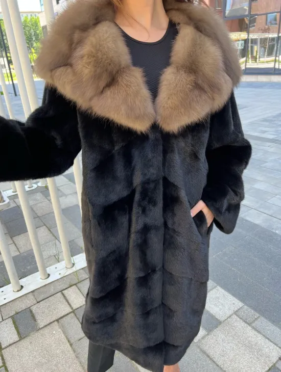 Норковая шуба с капюшоном из куницы фасон балон - фото 2