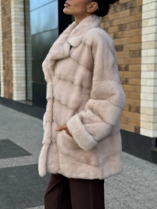 Шуба норковая пудрового цвета с английским воротником - фото 4
