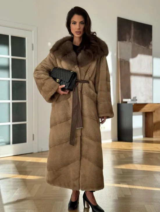 Норковая шуба бежевого цвета - капюшон куница - фото 0