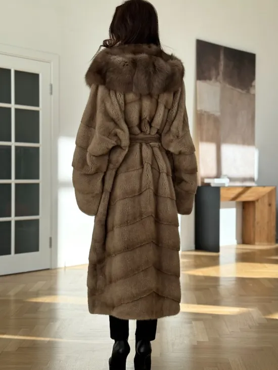 Бежевая норковая шуба с капюшоном куница - фото 3