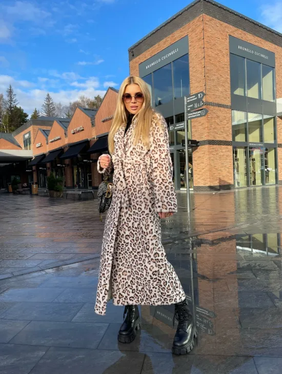 Леопардовая шуба из натуральной шерсти - фото 2