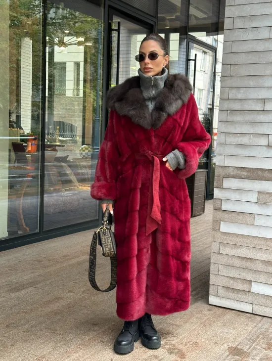 Длинная норковая шуба с капюшоном куница - фото 6