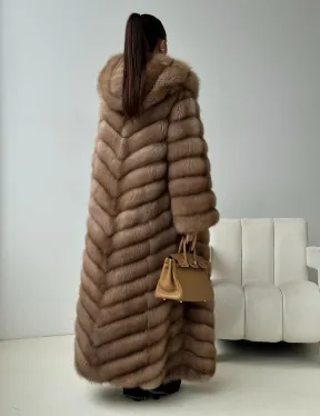 Длинная шуба из меха куницы с капюшоном - фото 9