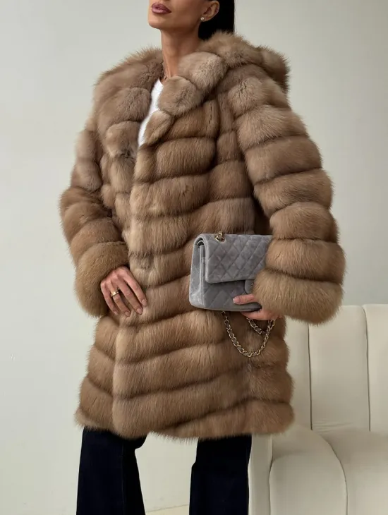 Шуба из куницы с капюшоном в цвете тор-тор - фото 4