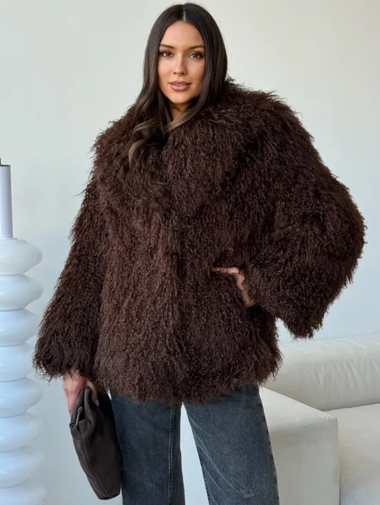 Коричневая шуба из ламы - фото 0