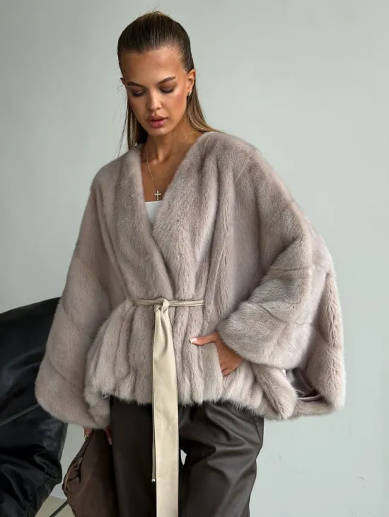 Женская шуба в стиле 