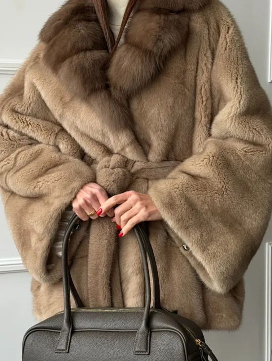 Pastel шуба летучая мышь - воротник куница - фото 3