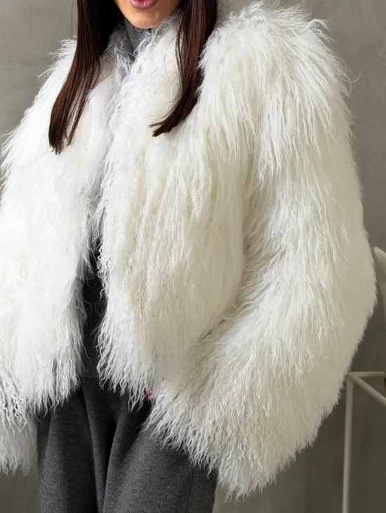 Белая кроп-шуба из меха ламы - фото 2