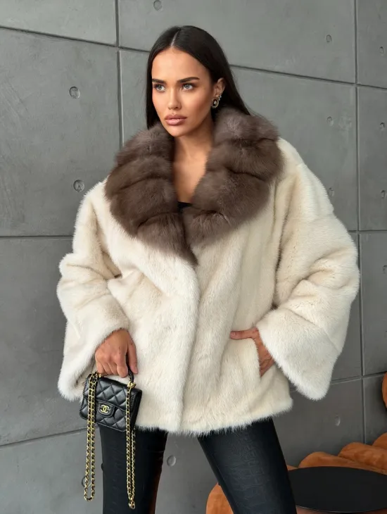 Норковая шуба с отделкой на воротнике из куницы - фото 7