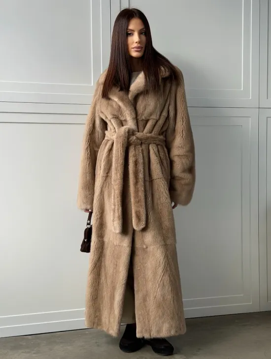 Прямая шуба из меха норки с поясом (бежевая) - фото 9