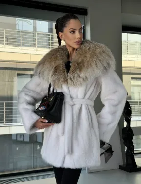 Белая шуба с капюшоном из рыси - фото 0