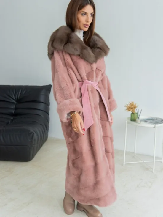 Удлиненная норковая шуба с капюшоном из меха куницы - цвет розовый фламинго - фото 3