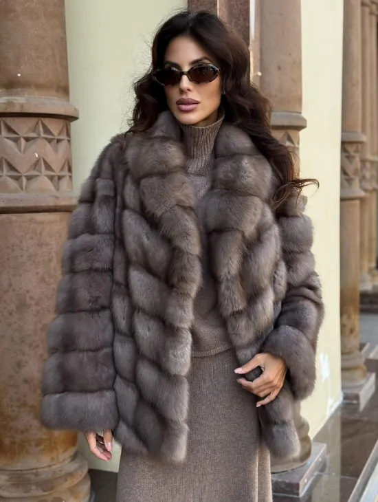 Элегантная шуба из меха куницы - серый трюфель - фото 4