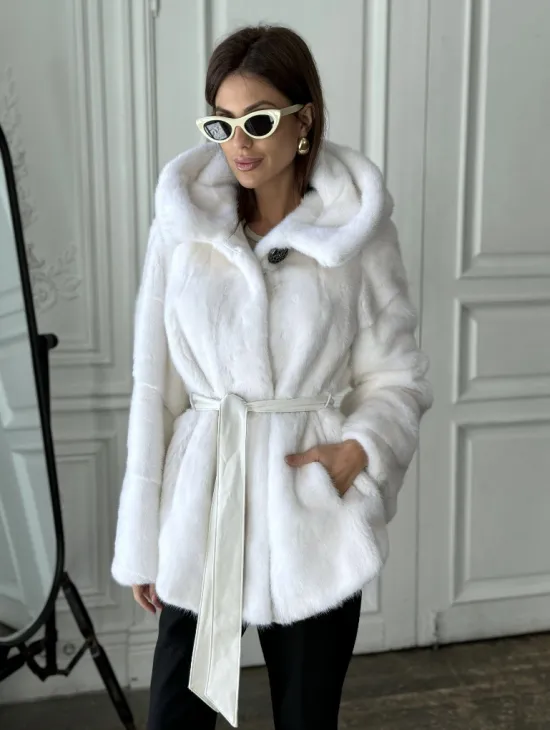 Белая шуба из меха норки (крестовка) с капюшоном - фото 4