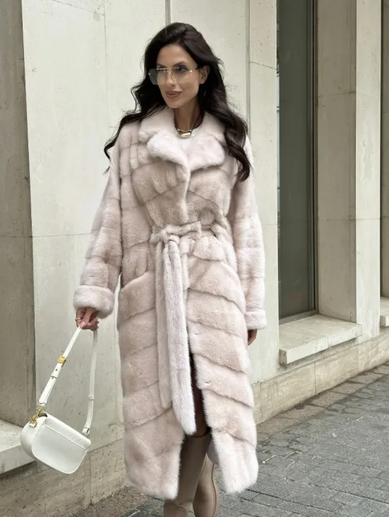 Бежевая норковая шуба в цвете пудра - фото 0
